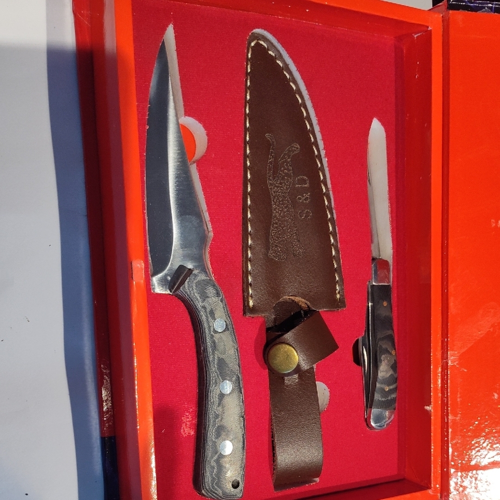Black and Silver Knife Set